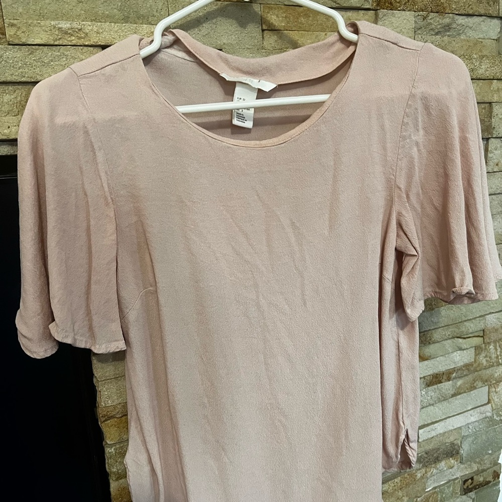 H&M pink shirt